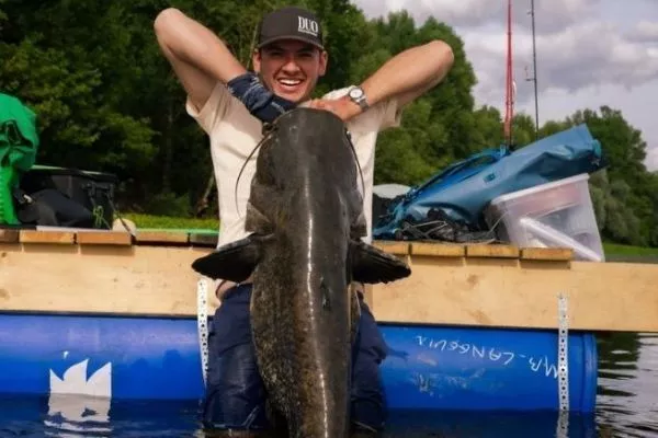 Une belle idée cadeau pour le chasseur et pêcheur de la famille: UN